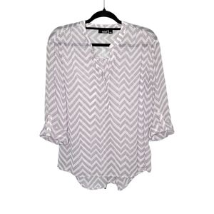 a.n.a Women's Gray & White Chevron Print Sheer Lightweight Popover Blouse Size L